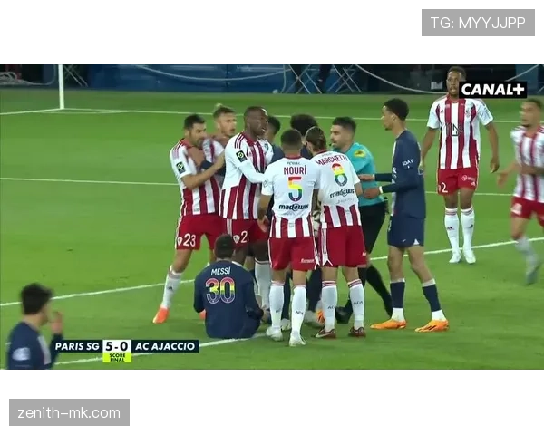 阿什拉夫在巴黎更衣室的关键角色与球队氛围及表现的关系分析 阿什拉夫在巴黎更衣室的关键角色与球队氛围及表现的关系分析