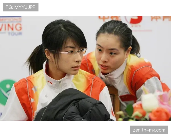 吕小军训练完啃鸡腿的样子，真不像拿过三届奥运冠军的人